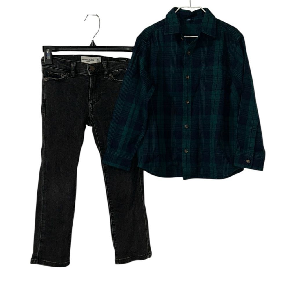 Abercrombie & Fitch Kids Uniqlo Green and Black Pants Set(Size 5/6)